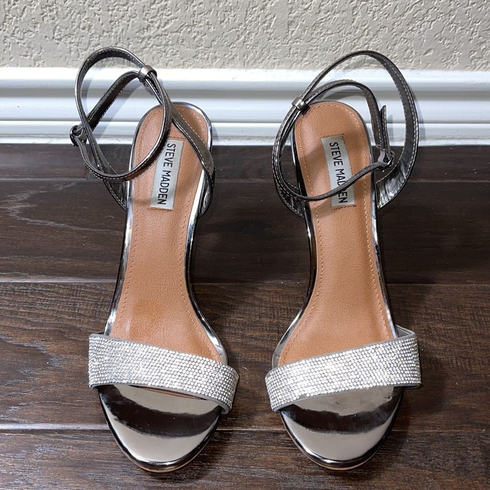 STEVE MADDEN SILVER HEELS SIZE 10 - Picture 3 of 8